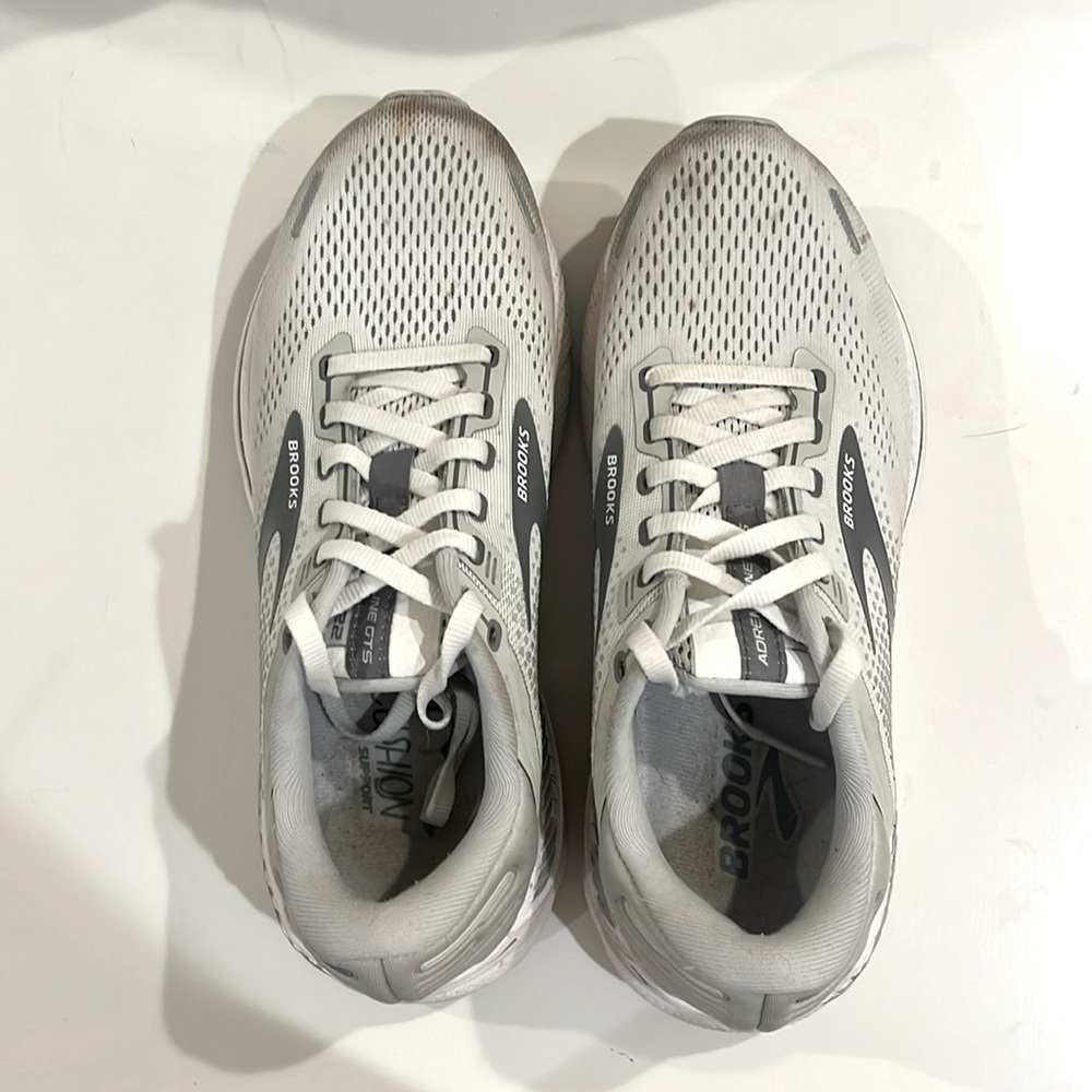Woman’s Brooks